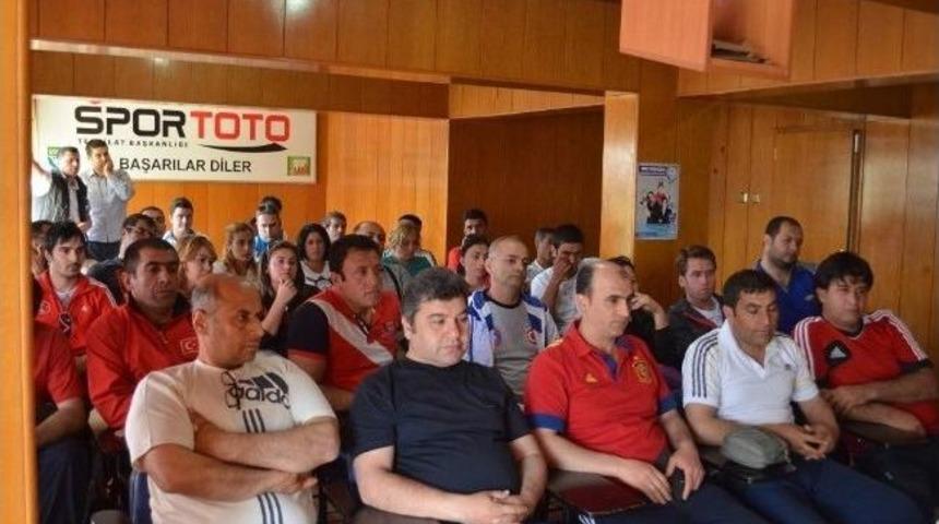 Antren&ouml;rlerle Aylık Değerlendirme Toplantısı Yapıldı