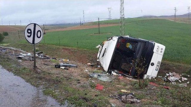 1 Mayıs İçin Kayseri’ye Giderken Otobüs Karayolunda Takla Attı