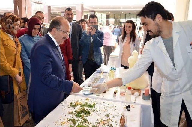 Başkan Gümrükçüoğlu, Ktü’nün Tanıtım Fuarını Ziyaret Etti