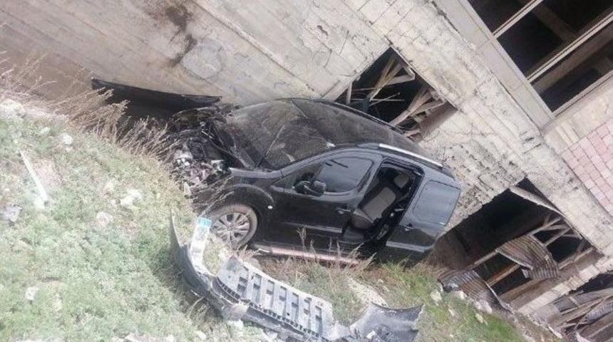 Erzurum&rsquo;da Trafik Kazası: 1&rsquo;i &Ccedil;ocuk 3 Yaralı