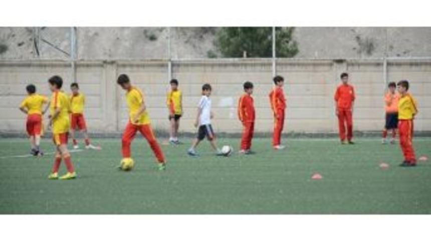 Yeni Malatyaspor Futbol Okulu Çalışmalarına Başladı