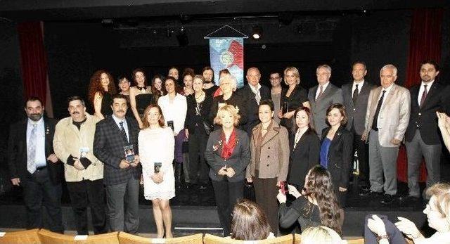 İzmir’de İlki Düzenlenen Rotary Tiyatro Ödülleri Sahiplerini Buldu