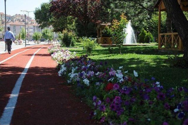 Mamak’ta Baharın Müjdecisi Parklar