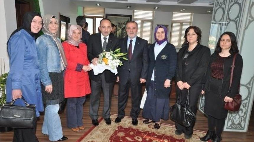 Başkan &Uuml;z&uuml;lmez, Ak Parti Kartepe Teşkilatını Ağırladı