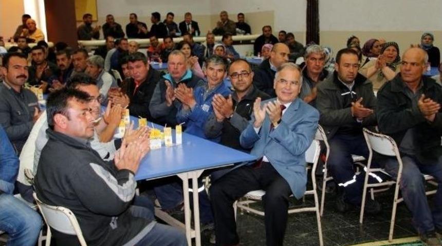 Emek&ccedil;i Başkan, Belediye Personeli İle 1 Mayıs&rsquo;ı Kutladı