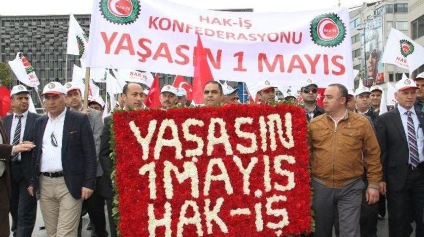 Hak-iş &Uuml;yeleri Cumhuriyet Anıtı&rsquo;na &Ccedil;elenk Bıraktı