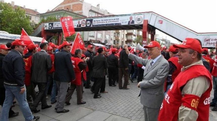 Yaşar, İş&ccedil;ilerle El Ele