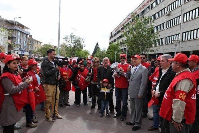 Yaşar, İş&ccedil;ilerle El Ele 1