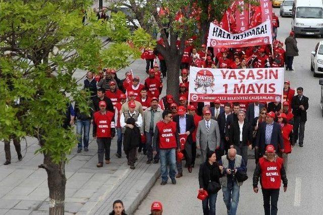 Yaşar, İş&ccedil;ilerle El Ele 3