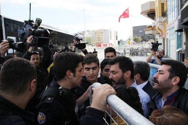 Taksim’de Avukatlar Ve Polis Arasında Gerginlik