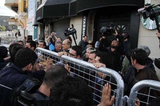 Taksim’de Avukatlar Ve Polis Arasında Gerginlik