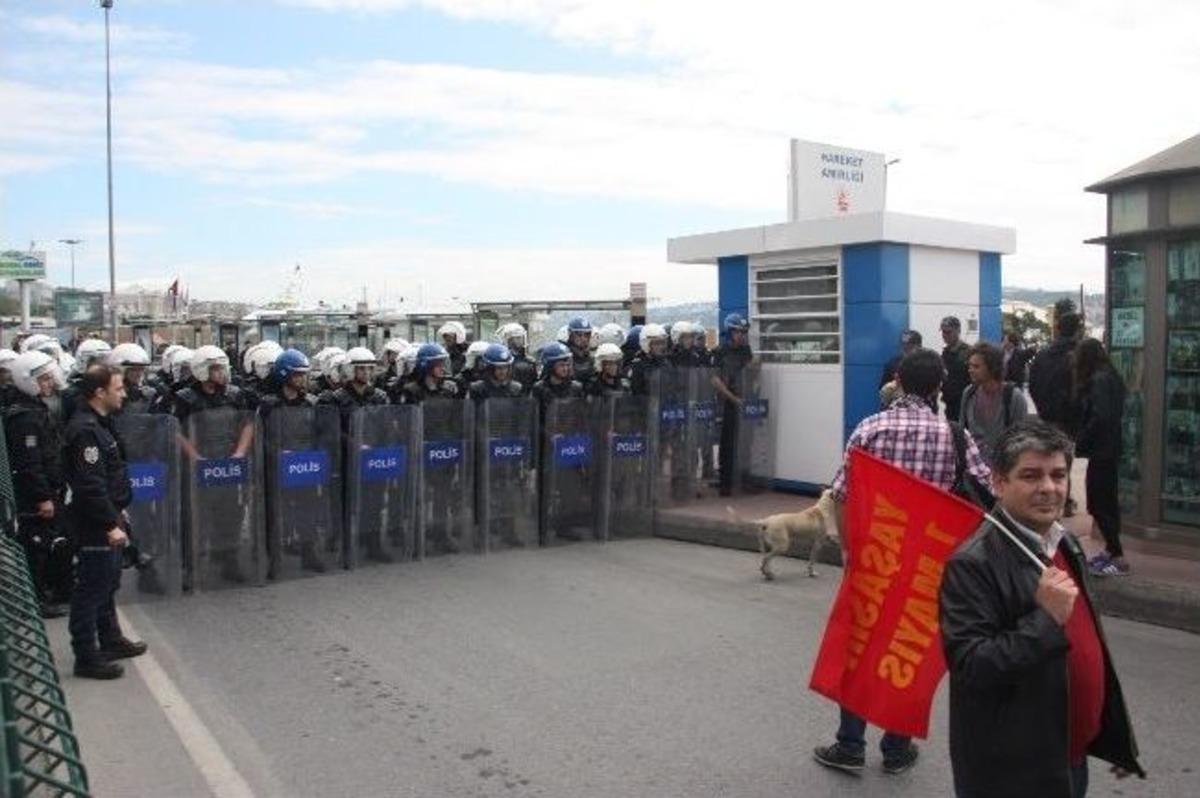 Taksim'e &Ccedil;ıkmak İsteyen Gruba Polis Engeli