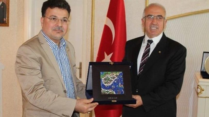 M&uuml;siad'dan, Ticaret Borsası Başkanına Plaket