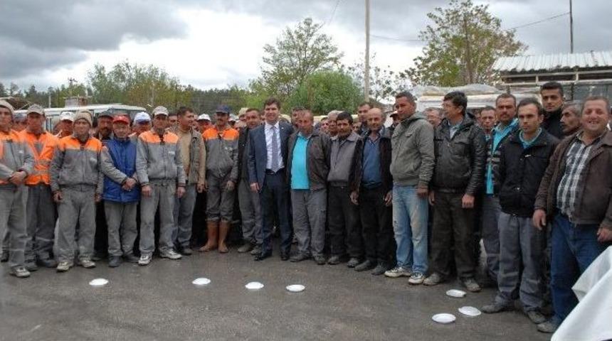 Belediye İş&ccedil;ileri 1 Mayıs&rsquo;ı Kutladı