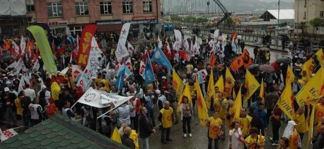 Giresun&rsquo;da Yağmur Altında 1 Mayıs Kutlaması