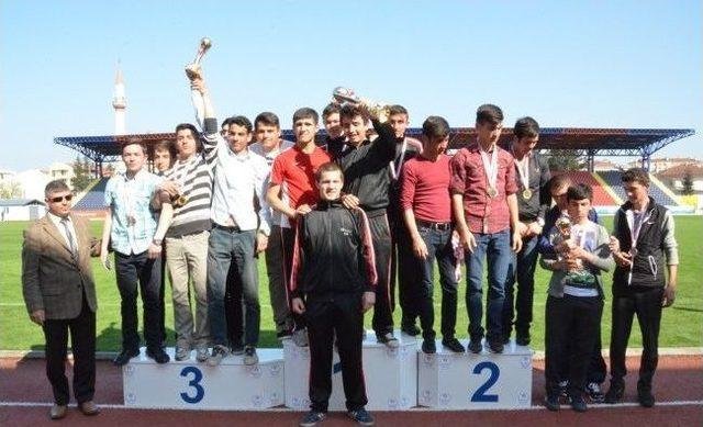 D&uuml;zce&rsquo;de Puanlı Atletizm Yarışmaları Yapıldı 1