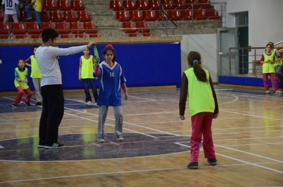 Geleneksel &Ccedil;ocuk Oyunları Şenlendirdi