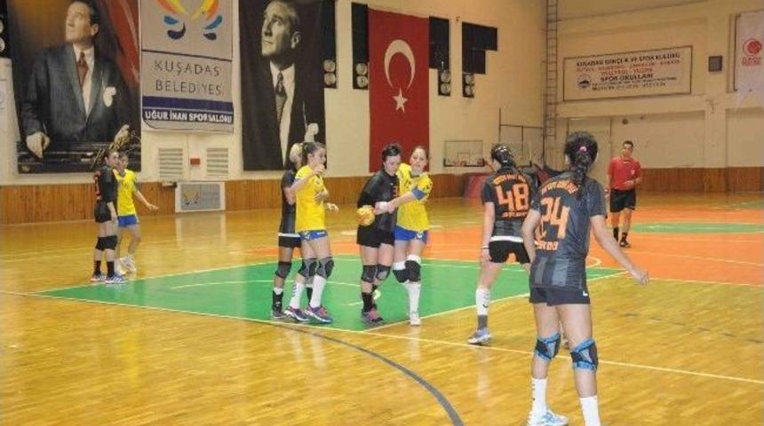 Kuşadası&rsquo;nda Hentbol Heyecanı