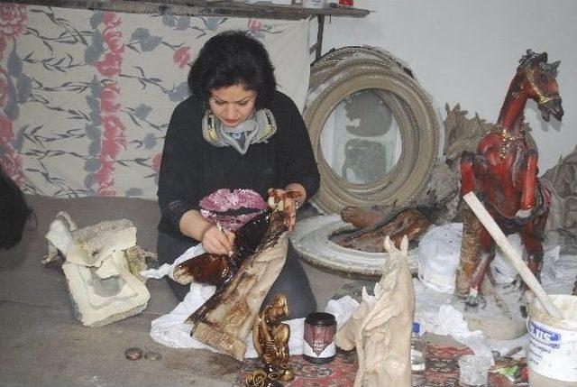 İran&rsquo;dan Geldi D&uuml;zce de Heykel Yapıyor 2