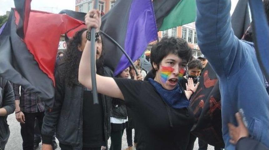 1 Mayıs G&ouml;sterisinde 'lezbiyen' Krizi