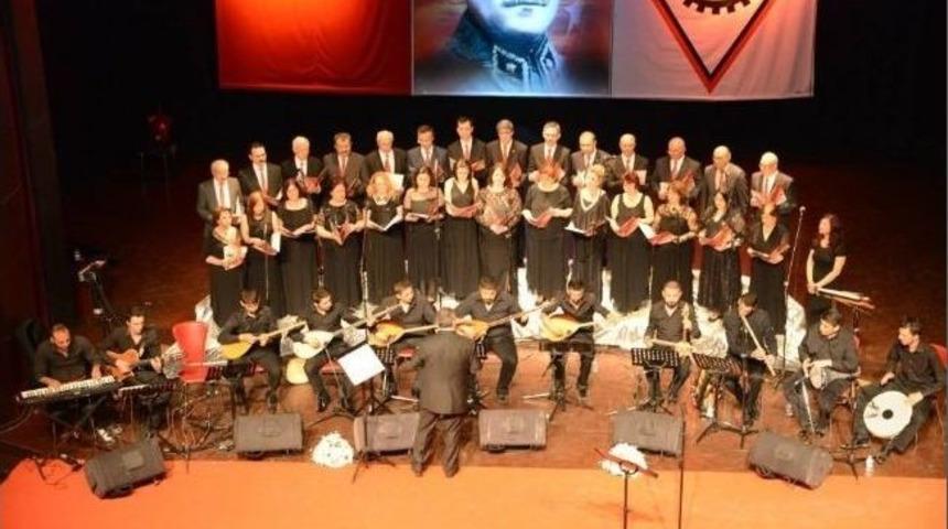 Uşak&rsquo;ta Halk M&uuml;ziği Konserine Yoğun İlgi