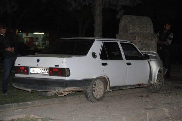 Viraja Hızlı Girince &Ccedil;eşmeye &Ccedil;arptı 1
