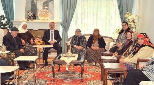 Uşak Valisi Yavuz Ve Eşinden &Ouml;rnek Davranış 1