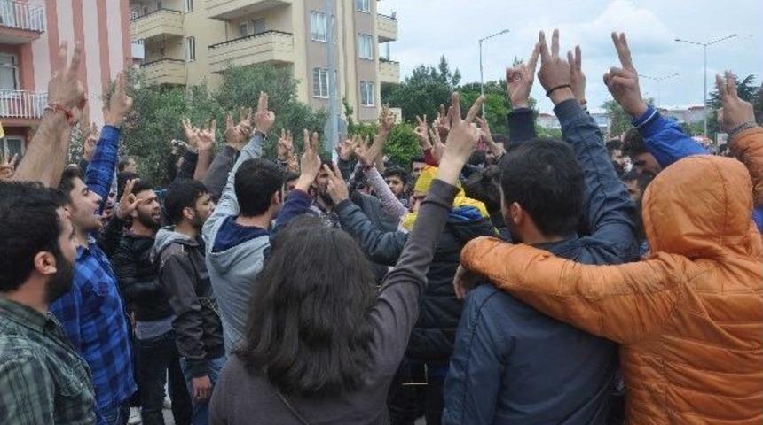 Balıkesir'deki 1 Mayıs'ta, "pkk Dışarı" Gerginliği