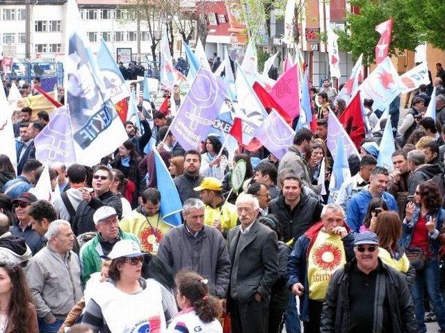 Sivas&rsquo;ta 1 Mayıs Halay &Ccedil;ekilerek Kutlandı 1