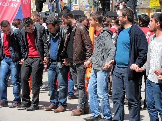 Sivas&rsquo;ta 1 Mayıs Halay &Ccedil;ekilerek Kutlandı 3