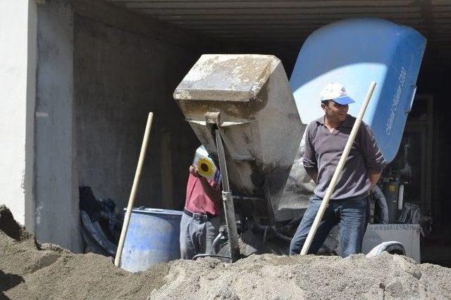 Silvan da İş&ccedil;iler 1 Mayıs ı &Ccedil;alışarak Ge&ccedil;irdi 2