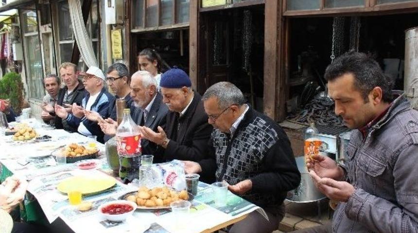 Mudurnu&rsquo;da Kandil Adetleri Yaşatılıyor