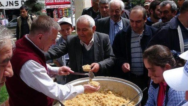 Bilecik te Osmanlı &Ccedil;eşmesinden Şerbet Aktı 1
