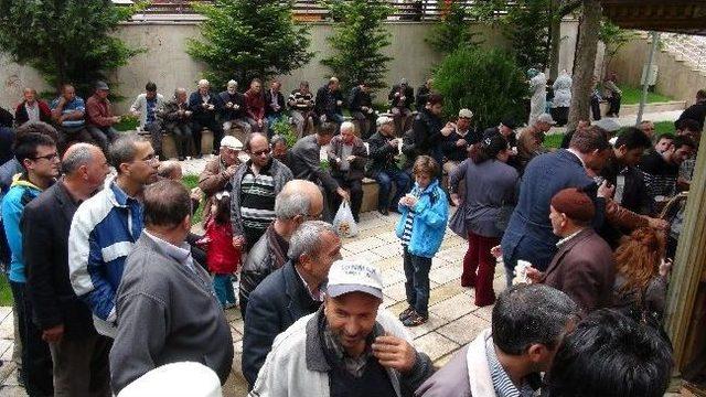 Bilecik te Osmanlı &Ccedil;eşmesinden Şerbet Aktı 2