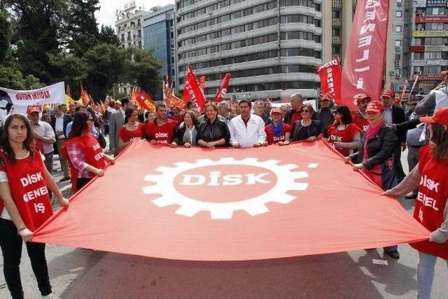 Pekdaş'tan 1 Mayıs Selfiesi