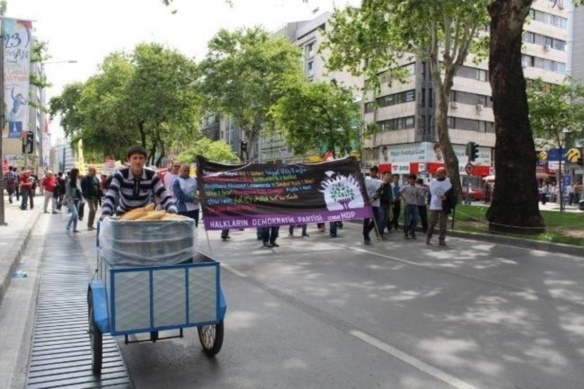 İzmir'de 1 Mayıs Coşkusu Devam Ediyor