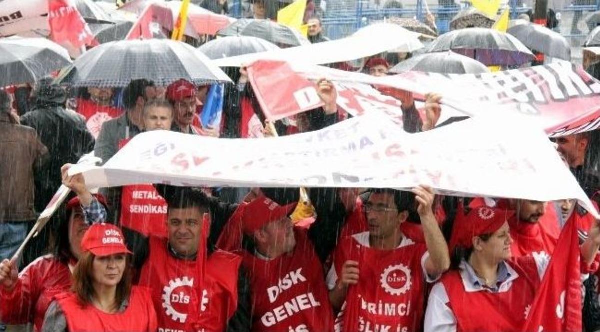 Bursa'da Bir Yanda Karanfil, Bir Yanda Arbede