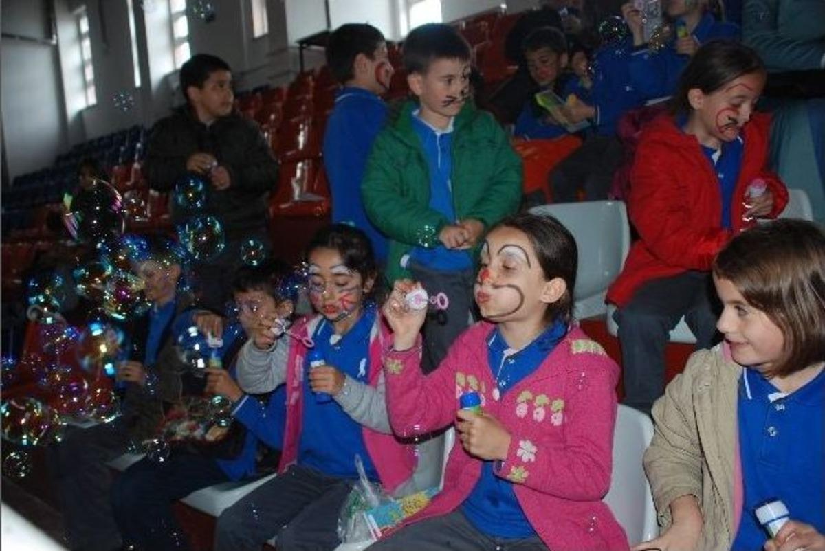 &Ouml;ğretmen Adayları Kitap Okumayı Eğlenceli Hale Getirdi