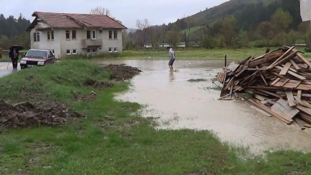 Azdavay'da Ekili Alanlar Su Altında Kaldı