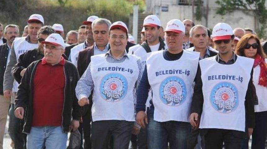 Başkan Batur 1 Mayıs&rsquo;ı İş&ccedil;ileriyle Kutladı