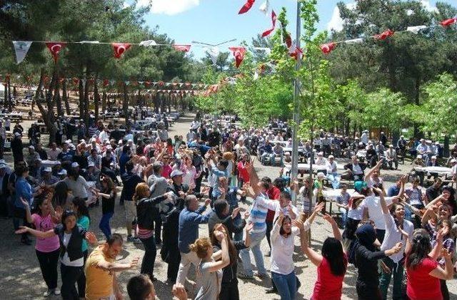 Şehitkamil&rsquo;de 1 Mayıs Emek Ve Dayanışma G&uuml;n&uuml; Coşkuyla Kutlandı 2