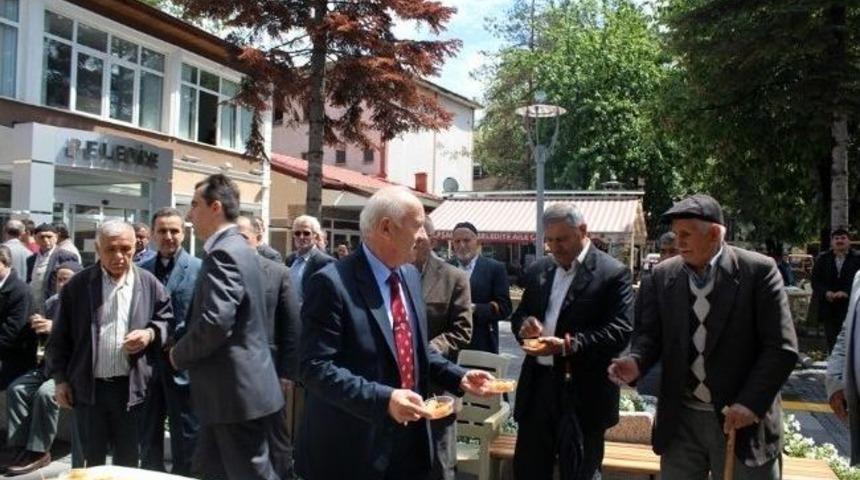 Başkan Karaman, Kandil Tatlısı Dağıttı