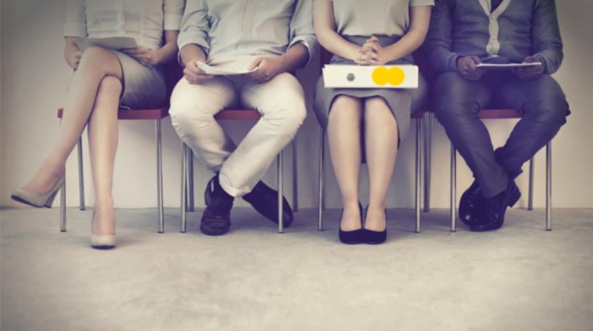 İş g&ouml;r&uuml;şmesinde nasıl giyinmelisiniz?