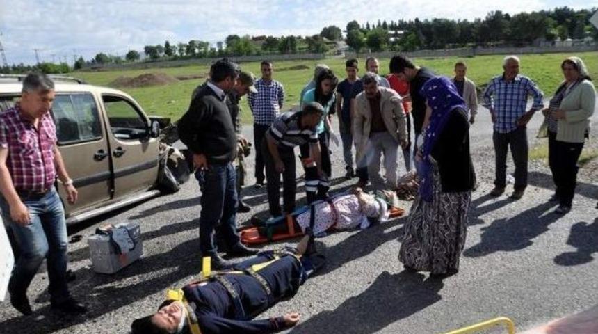 Siirt'te Askeri Ara&ccedil; Kaza Yaptı: 3 Yaralı