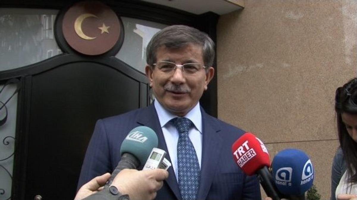 Bakan Davutoğlu, Ermeni Patriği Genel Vekili Ateşyan İle G&ouml;r&uuml;şt&uuml;