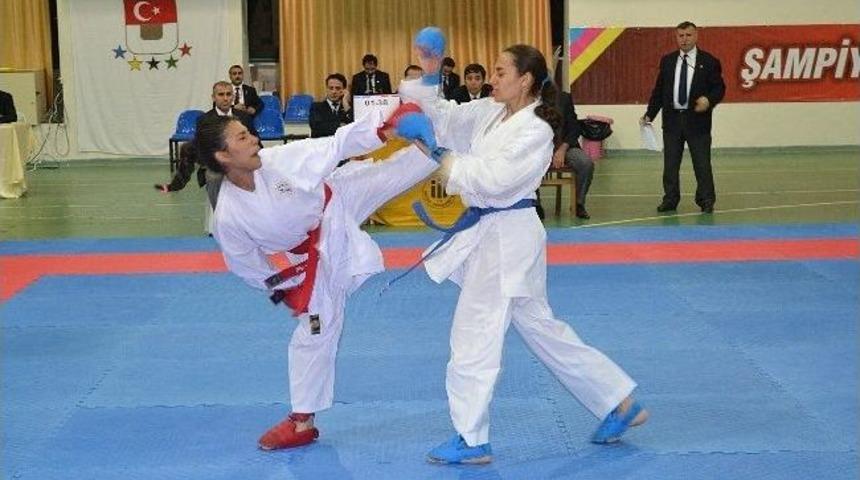 &Uuml;niversiteler Arası Karate T&uuml;rkiye Şampiyonası Sona Erdi
