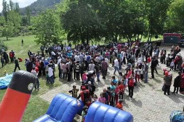 İşçiler '1 Mayıs' Pikniğinde Buluştu