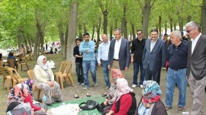 Vali Demir, 1 Mayıs&rsquo;ı Vatandaşlarla Kutladı