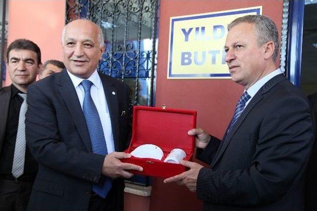 “yıldız Butik” İhtiyaç Sahibi Öğrencilerin Hizmetinde