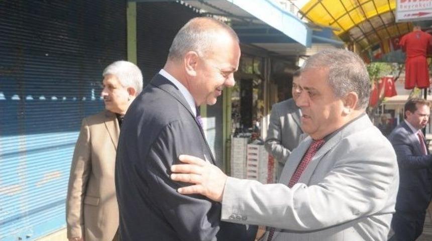 Başkan Erg&uuml;n Esnaf Sofrasına Konuk Oldu